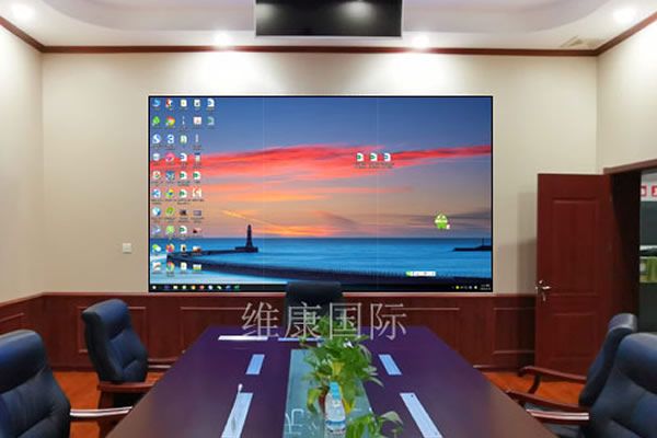 大型會(huì)議室使用無縫拼接屏好還是投影機(jī)好？