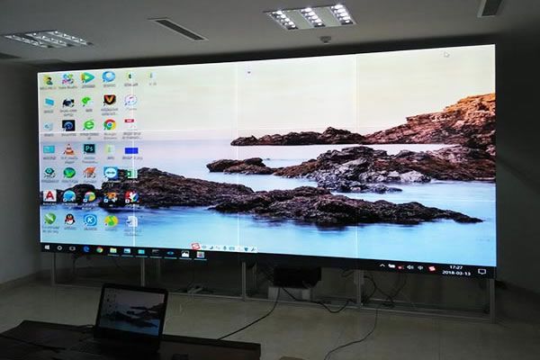 現(xiàn)代會議室使用0.88mm拼接屏好還是LED顯示屏好？