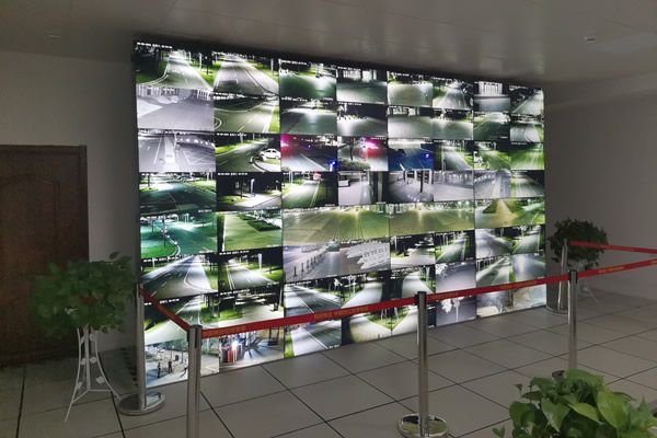 一塊拼接屏可以顯示多少路視頻監(jiān)控畫面？