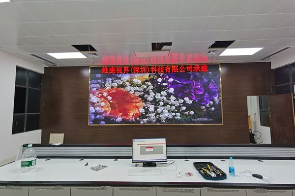 一套常見的室內(nèi)LED顯示屏系統(tǒng)包括哪些設(shè)備？