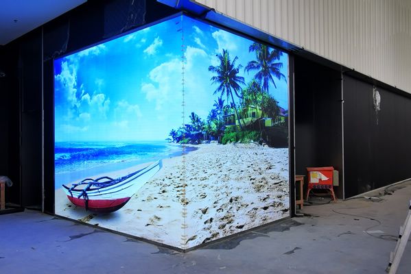 直播背景墻大屏怎么選擇，用LED屏好還是拼接屏好？