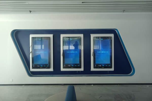 辦公室顯示大屏使用會(huì)議一體機(jī)好，還是拼接屏好？