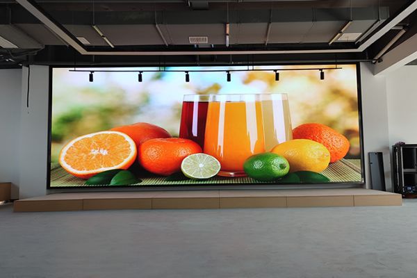 舞臺(tái)背景墻大屏怎么定制，舞臺(tái)LED顯示屏方案設(shè)計(jì)