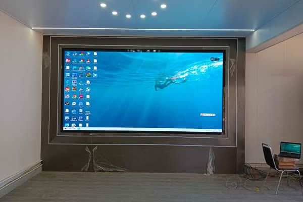 投影機(jī)和拼接屏、LED顯示屏有什么區(qū)別