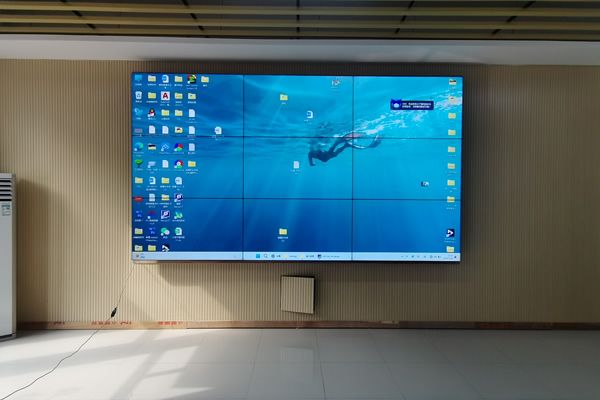 多臺(tái)電腦信號(hào)是怎樣在拼接屏上同時(shí)顯示的？