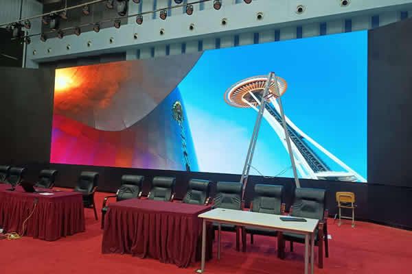 會議室的顯示屏幕要做多大合適？