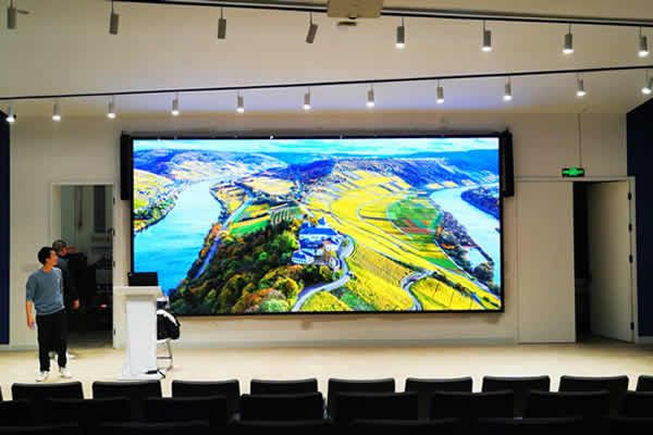 多功能報(bào)告廳用哪種大屏好？