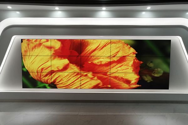 網(wǎng)絡(luò)直播間背景墻用液晶拼接屏好，還是LED顯示屏好？